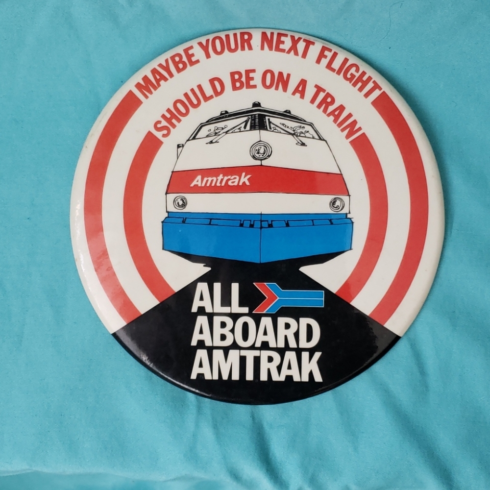 Vintage big botton Amtrack Pin🌺